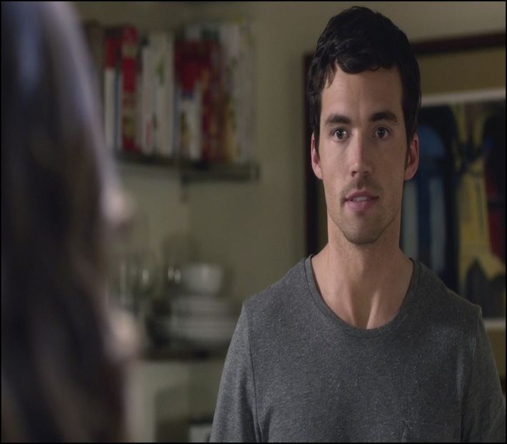 Ce se aude asa?*iese ca un erou din cort dar se impiedica de ce s-a lovit Adam m.devreme la picior, - episodul 57