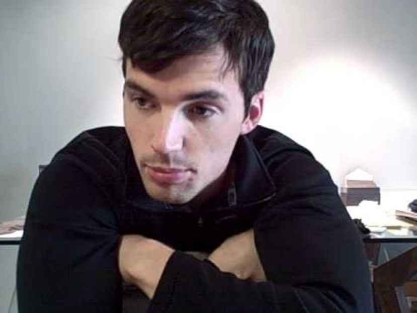 Oh..neata..ma doare f tare capul. Tin minte ca am auzit ceva,am iesit din cort..si..m-am impiedicat. - episodul 57