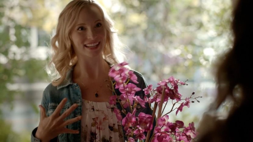 Vai..ce flori frumoase..ce surpriza placuta mi-ai facut, Alex*il saruta* - episodul 57