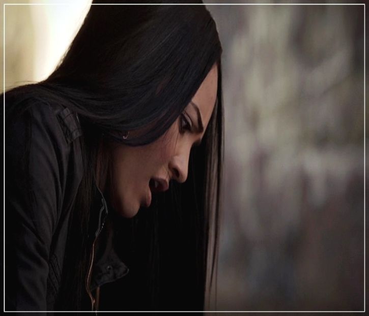 Fa ne;;norocito, iti smulg parul din cap !! *se infige in parul ei*Te dai la barbatu meu? Romanca - episodul 58