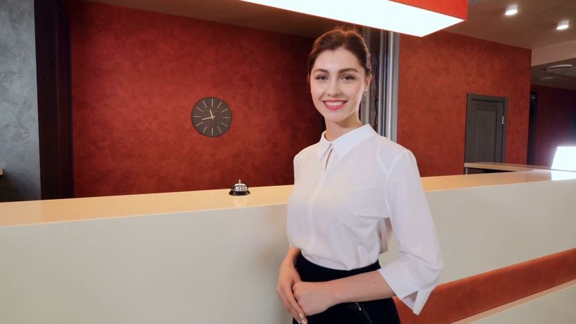 Bienvenue dans le hotel Al Moggar! avez-vous une chambre réservée? - episodul 58