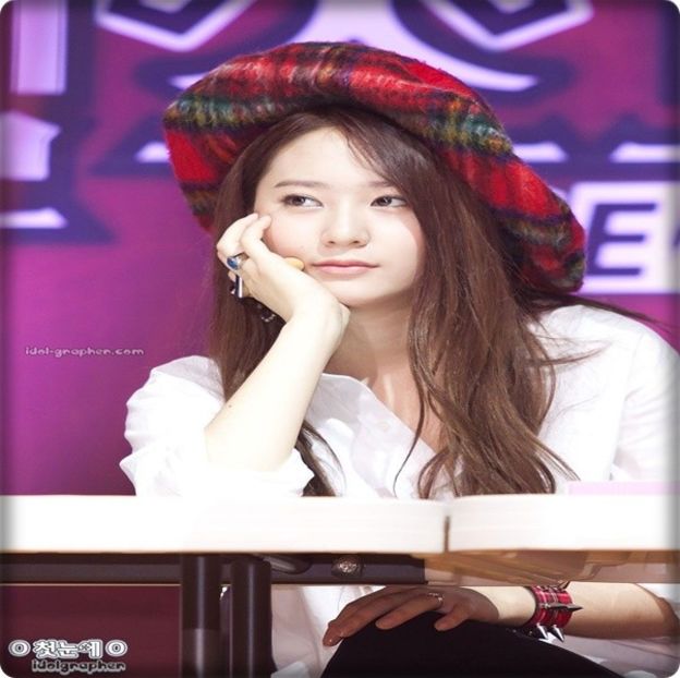 → Știuu.. dar parcă nu-mi pot lua gândul de la asta. Am impresia că de acum mereu - THSJ - Episodul 09