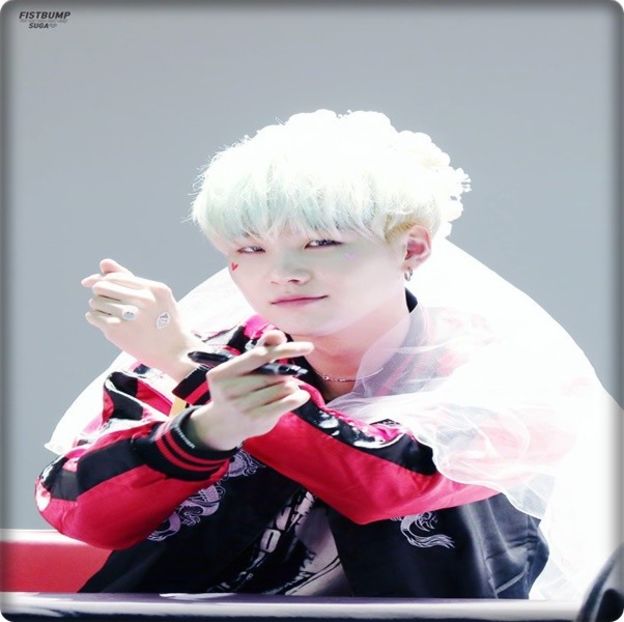 → Da. E pentru tine. [o întinde spre ea] - THSJ - Episodul 09