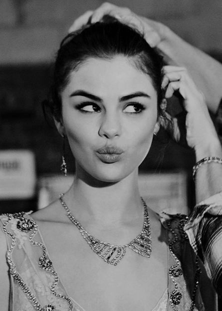  - 01aa Selena - 01