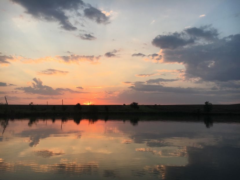 1EF01B21-457D-4DA6-8A5B-D6CB44CDDED2 - Apus  de soare