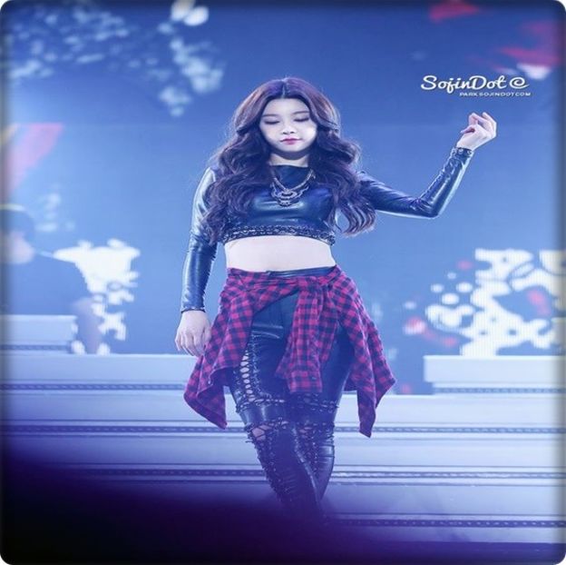 → Da.. doar că.. voiam să o mai aud odată :d [rânjește] Și totuși.. nu-mi place că încă - THSJ - Episodul 11