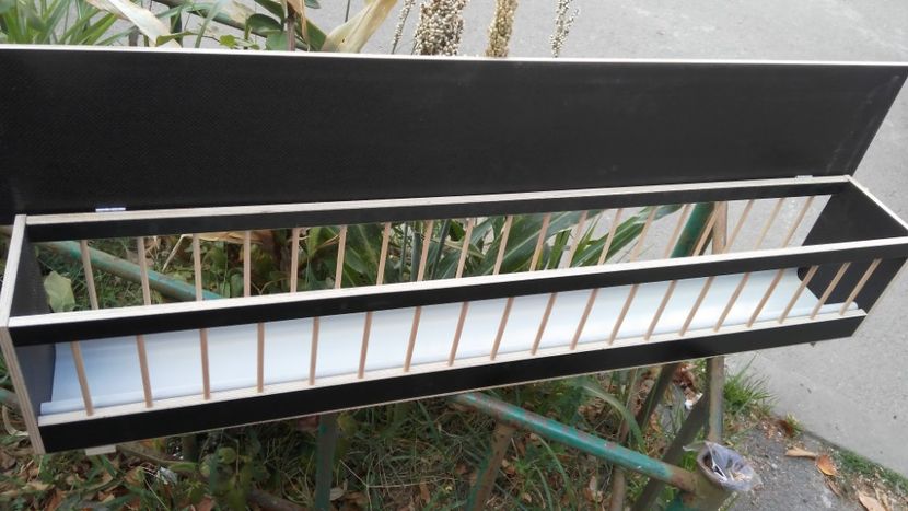 Hrănitor porumbei cu capac 68 lei - ACCESORII PORUMBEI DE VANZARE