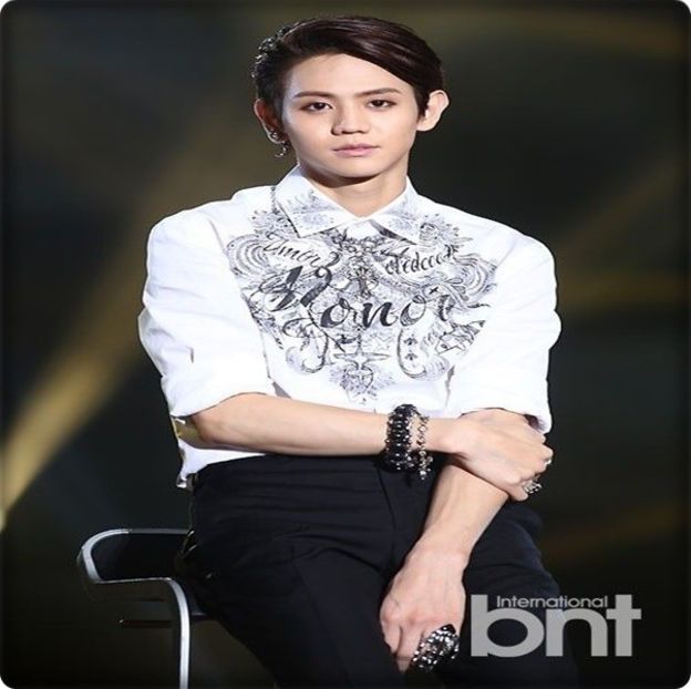 → [se uită el la ea] Bine. [o prinde de talie și o sărută] - THSJ - Episodul 13