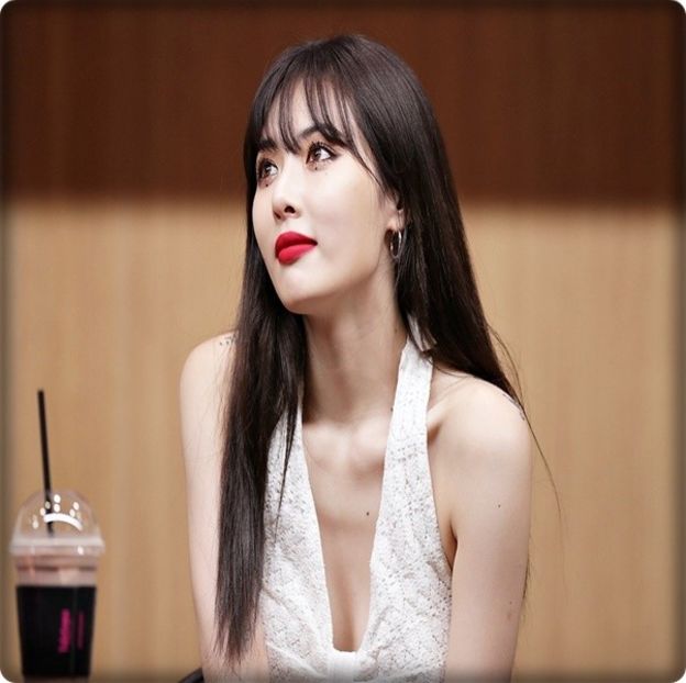 → Nimic, mai defilează băieții odată și apoi intrăm pe perechi și se vor anunța regele și - THSJ - Episodul 13