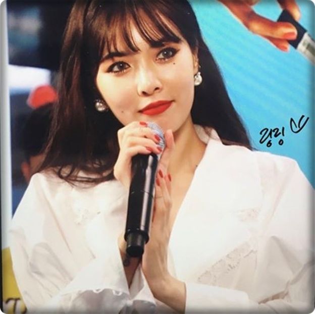 → pentru mine. [își dă coroana jos] Așa vedeți voi finalul liceului? Doar doi elevi trebuie - THSJ - Episodul 13