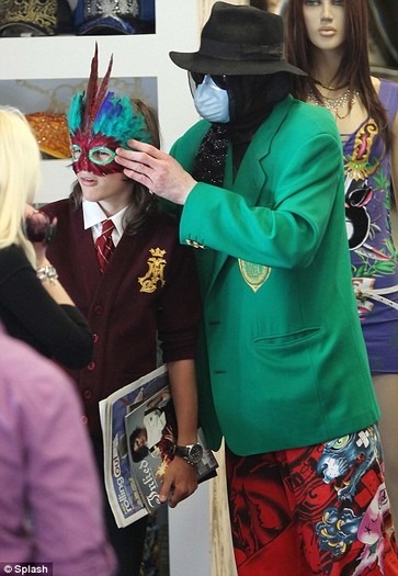 article-0-04B43361000005DC-420_468x677 - michael jackson