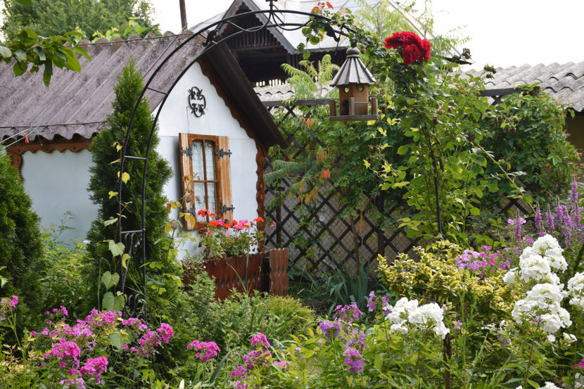 Sept 2018 - 2017 Pridvor