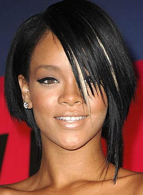 rihanna-bob-hairstyle - Rihanna-cu parul medium