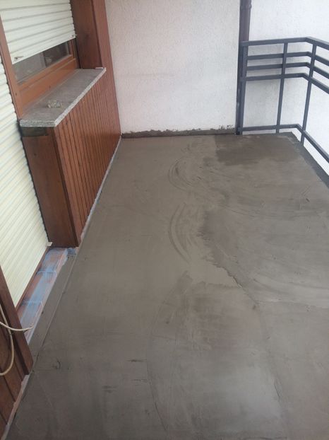 Primul strat de ciment - Balconul