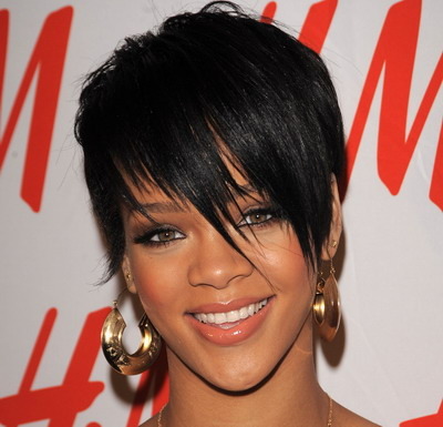 rihanna_emo_hair_a - Rihanna-cu parul scurt