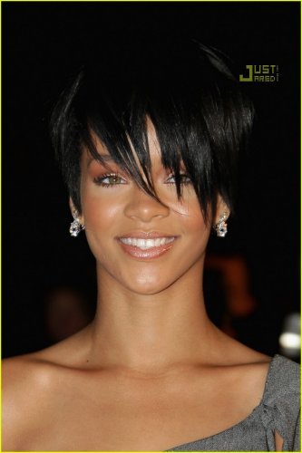 short_hairstyles_rihanna02 - Rihanna-cu parul scurt