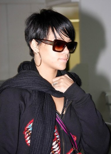 short_hairstyles_rihanna04 - Rihanna-cu parul scurt