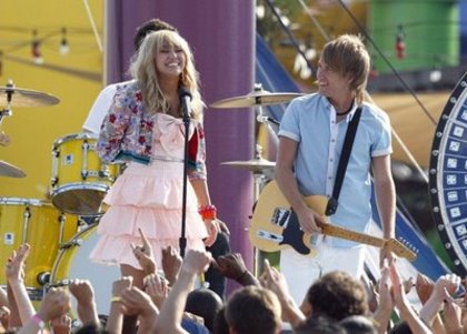 blogdelatele-miley-16-lilly - Hannah Montana-Lets get crazy