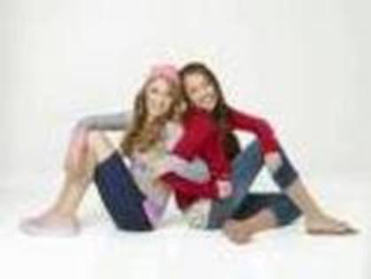 10262320_RYYOKJBLR[1] - emyli and miley