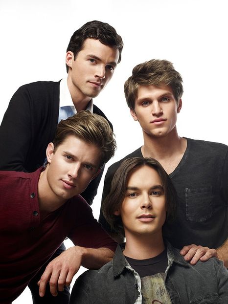 Season-3-Promotional-pretty-little-liars-tv-show-28246679-580-773 - Micutele mincinoase