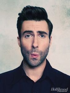 *era in spatele Madalinei si-l nimereste pe el* AUCHHH. - Episode 01