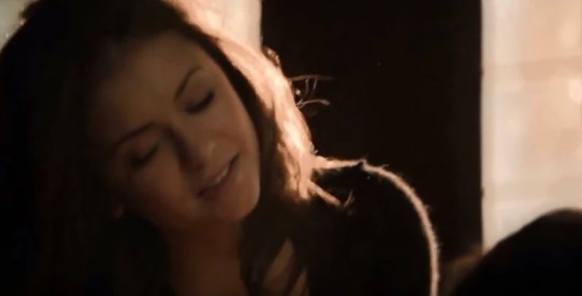 *Rade scurt si-si trage usor mana, isi pune blugii pe ea si se - Episode 01