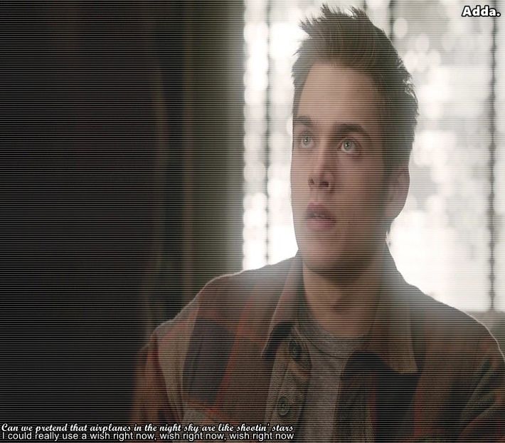 *Se aseaza pe scaun si se uita la el* Adda a iesit de la tine din - Episode 01