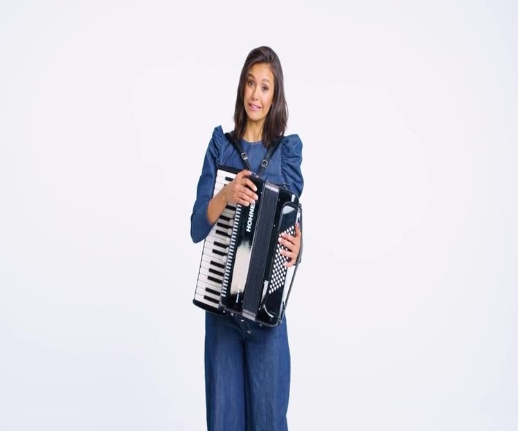 Uite ce cadou mi-a facut Alex cand am facut 15 ani de casnicie cu Ian =)) - episodul 61