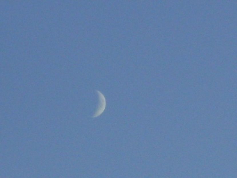 Luna in crestere in Sagetator - Luna - Soarele si norii - 1