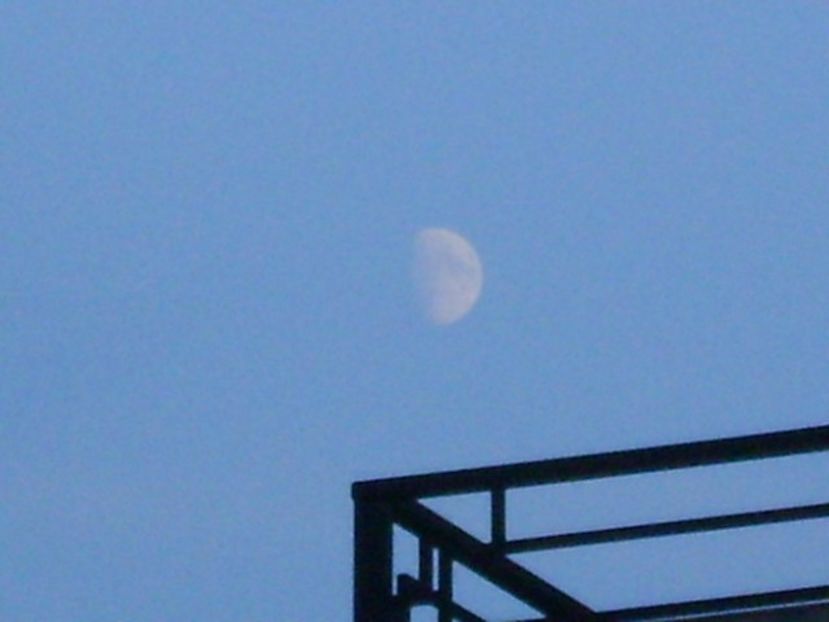 Luna in crestere in Varsator - Luna - Soarele si norii - 1