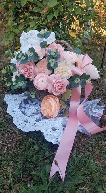 received_335602310338520 - Flori de hartie