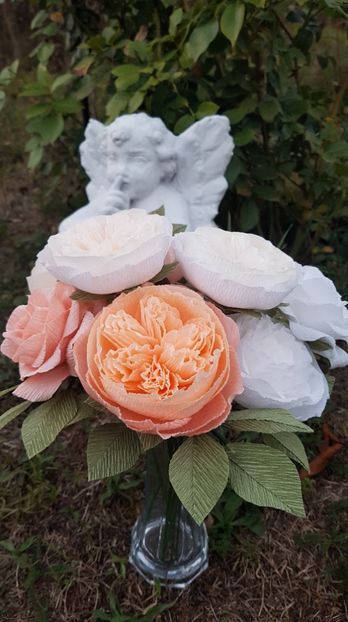 received_730269737325290 - Flori de hartie