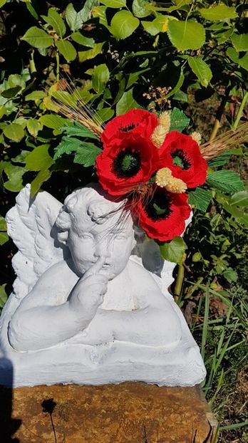 received_471895289988754 - Flori de hartie