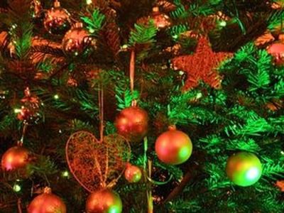 300px-Christmas_tree_2008 - VINE IARNA SE APROPIE SĂRBĂTORILE ȘI CRĂCIUNUL