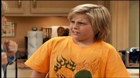 Mereu face asta cand se imbata..Ma jigneste ..ma incurca cu Theo. Eu sunt mai frumos. Am capul mai - episodul 61