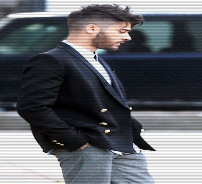 — Urmari prin prezenta aceluiasi zambet pe buze. Raman totusi tacut doar - SO1xE01 Who are you to judge