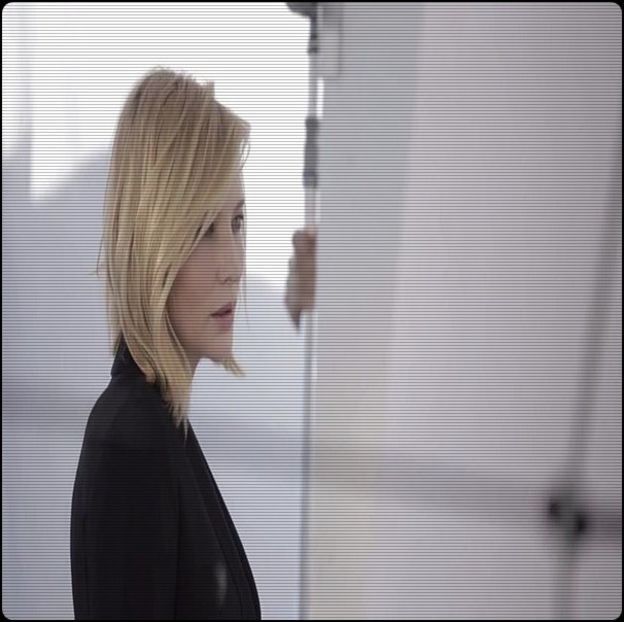 ▬ﻉ√٥ﺎ; “Daca ne-am lamurit, o sa imi gasesc alt loc de relaxare.” Ma ridic de pe canapea si fac - SO1xE01 Who are you to judge