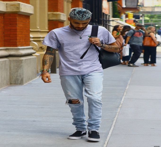 — Linistea in care ma aflam de cateva secunde bune imi ofera prilejul de a - SO1xE01 Who are you to judge