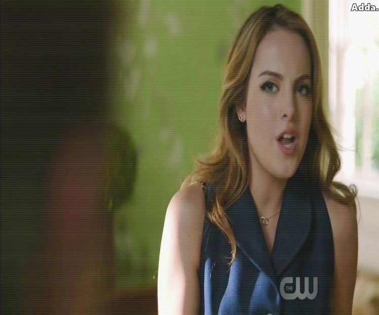 》*Îl trag de guler și-l iau din spatele lui Jenny, punându-l în dreapta ei, amândoi fiind în fața + - SO1xE01 Who are you to judge