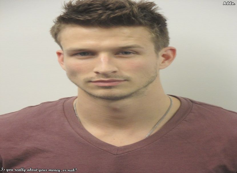 》*O aud pe Kristina cum îmi exclamă numele și intru în baia băieților rugându-mă ca nu + - SO1xE01 Who are you to judge