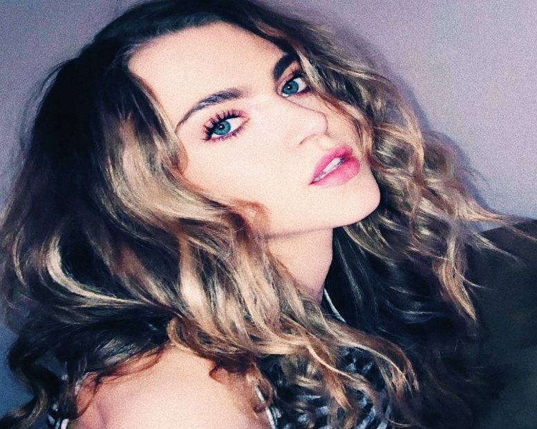 ⤑ᵖᶤᶰᵏĿЄ♏ØИÂÐЄ ┊Exaact!Cine ar putea refuza sa ne raspunda(clicl - SO1xE01 Who are you to judge