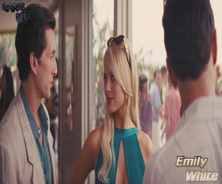 - "Vrei să vezi dacă mă gâdil și eu?" Râd și îmi las capul puțin pe spate pentru a-i oferi + - Epii 28 _ Cant feel my face