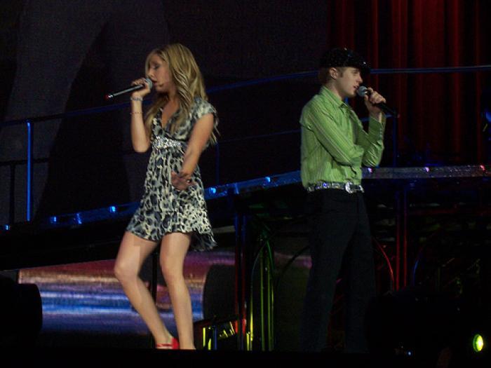 RDBDWYADCKQCVOIOZSH - Ashley Tisdale and Lucas Grabeel