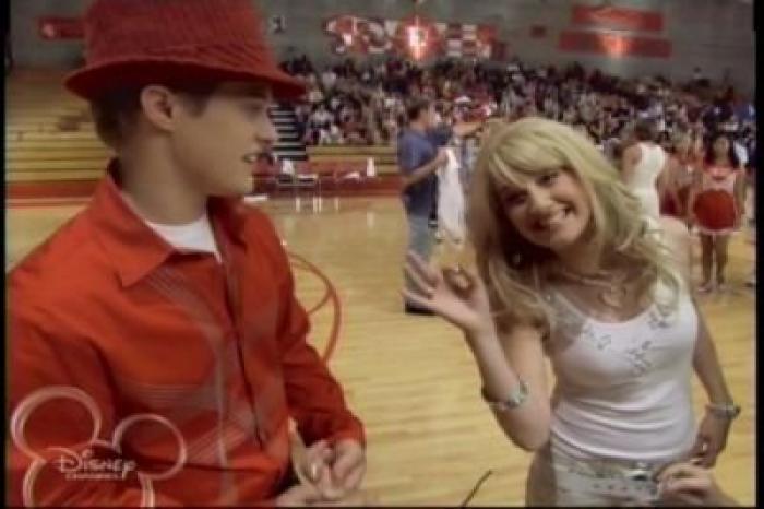 VWUZSBEPPUVWOZJXHAJ - Ashley Tisdale and Lucas Grabeel