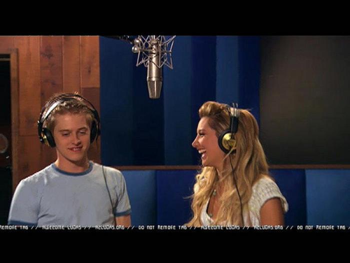 WMAAJBGCVKVHQMJTPPK - Ashley Tisdale and Lucas Grabeel