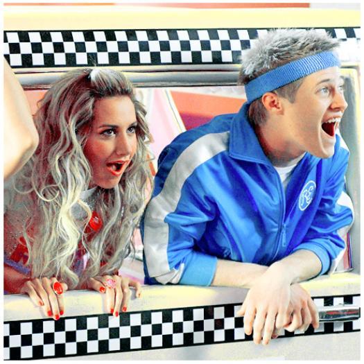 XWUGKBIWMPYOKFRLQTQ - Ashley Tisdale and Lucas Grabeel