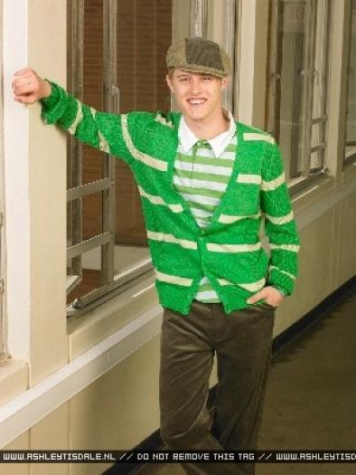 GCYSWISNXXGWKLZHQXI - Lucas Grabeel