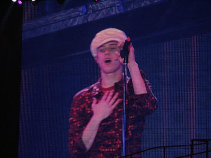 GEHSNNJLCFVYJIMYZJU - Lucas Grabeel