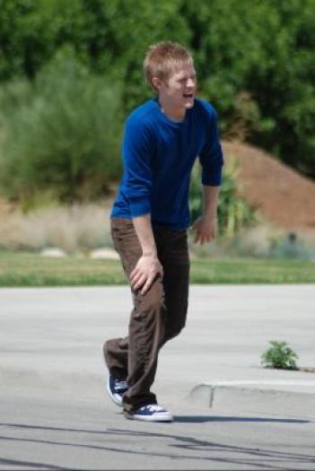 HLOFBGEZZNIBLAUBSYB - Lucas Grabeel