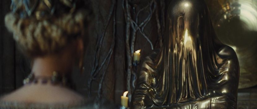 ▬ Rasul malefic al oglinzii ce pare destul de amuzata legat de ceea ce aude o face pe Ravenna sa isi - I - The Goddess Of Death - Change Of Heart